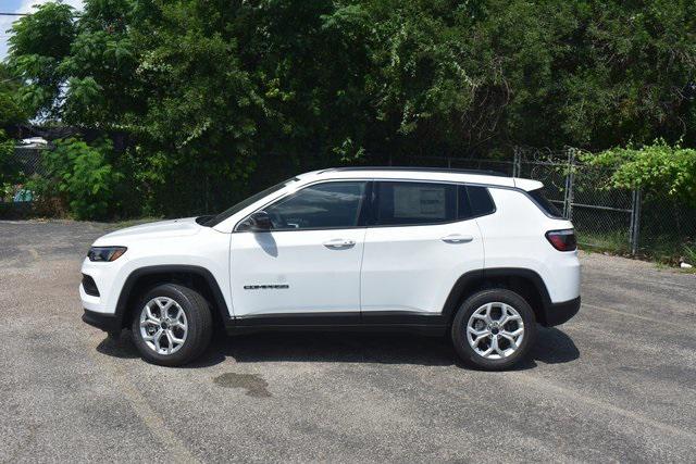2025 Jeep Compass COMPASS LATITUDE 4X4