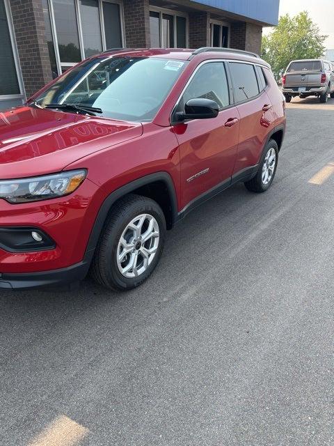 2025 Jeep Compass COMPASS LATITUDE 4X4