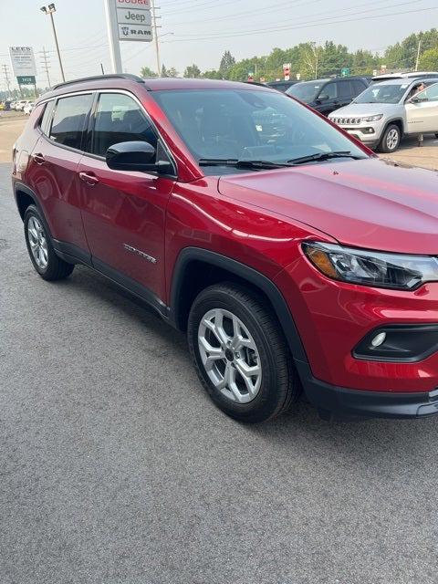 2025 Jeep Compass COMPASS LATITUDE 4X4