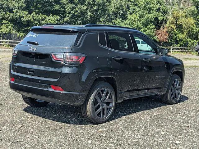 2025 Jeep Compass COMPASS LIMITED 4X4