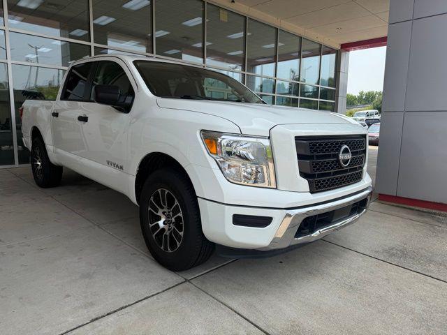 2023 Nissan TITAN Crew Cab SV 4x4