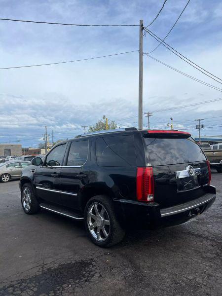 2008 Cadillac Escalade Standard