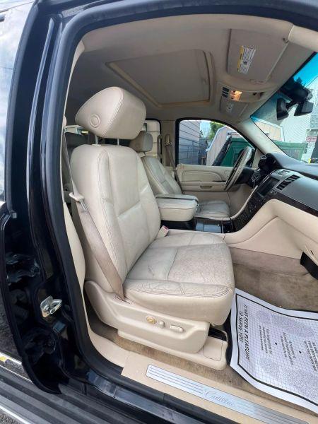 2008 Cadillac Escalade Standard