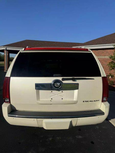 2008 Cadillac Escalade Standard