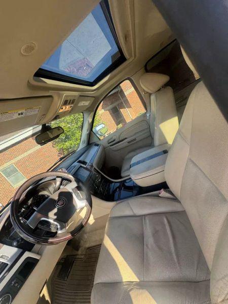 2008 Cadillac Escalade Standard