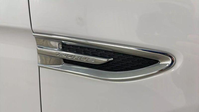 2017 Ford Taurus SE