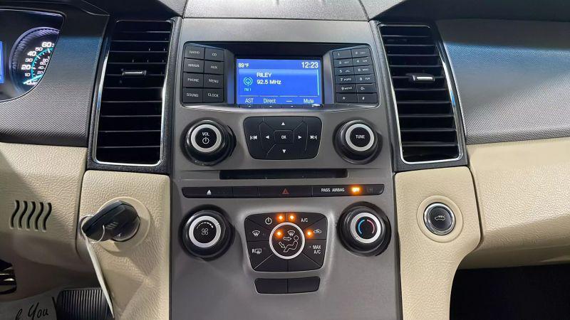 2017 Ford Taurus SE