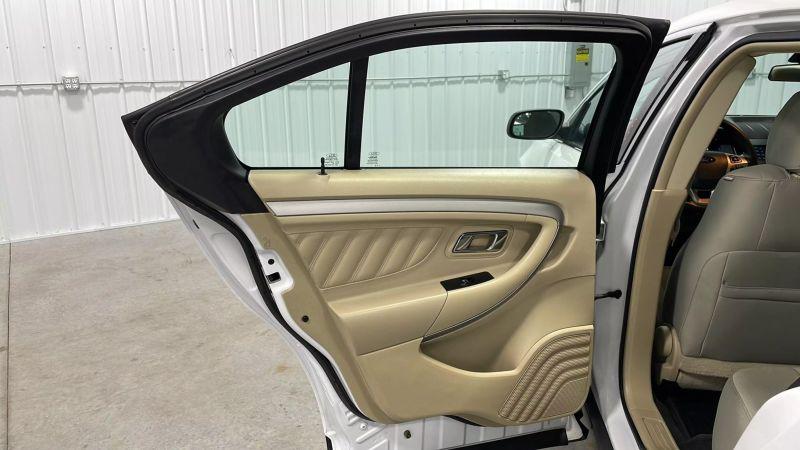 2017 Ford Taurus SE