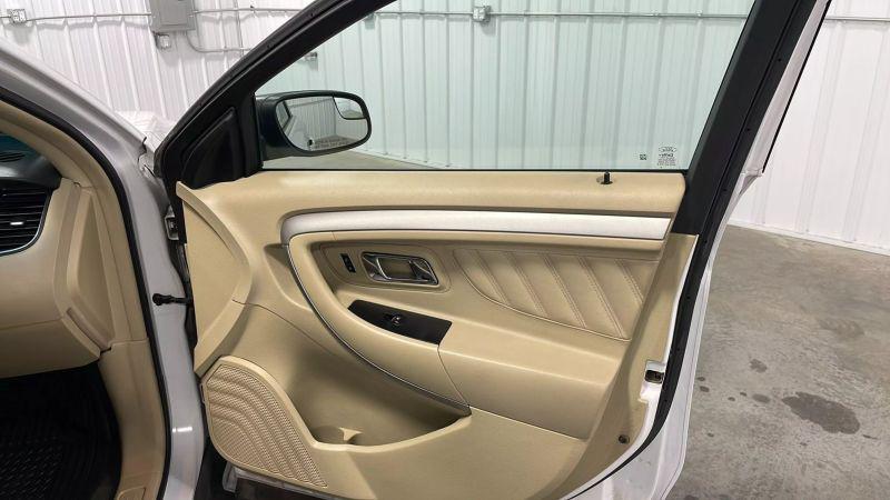 2017 Ford Taurus SE