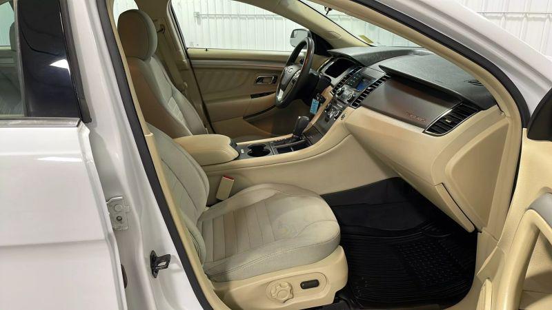2017 Ford Taurus SE