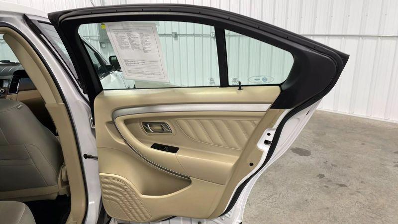 2017 Ford Taurus SE
