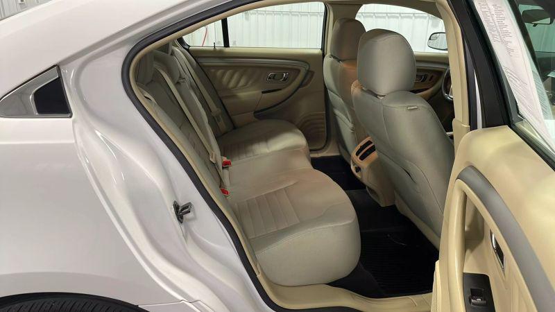 2017 Ford Taurus SE
