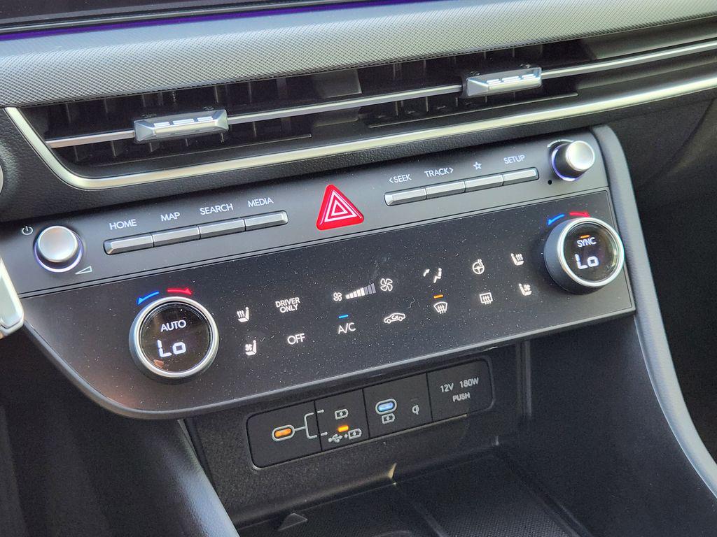 2025 Hyundai Sonata Hybrid Limited - Photo 13