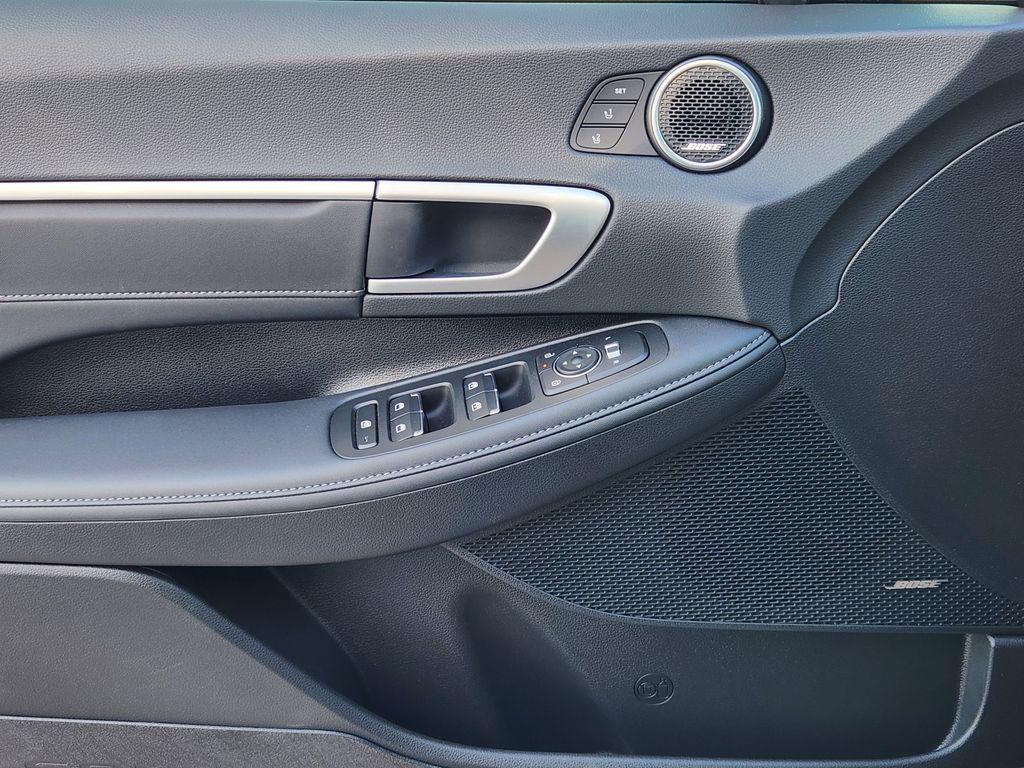2025 Hyundai Sonata Hybrid Limited - Photo 16