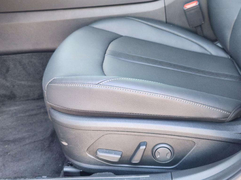2025 Hyundai Sonata Hybrid Limited - Photo 17