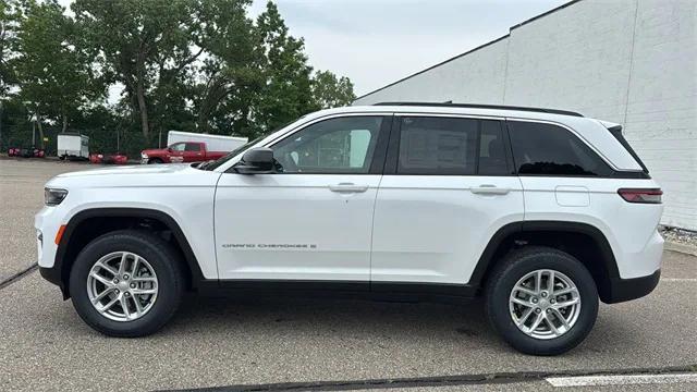 2025 Jeep Grand Cherokee GRAND CHEROKEE LAREDO X 4X4