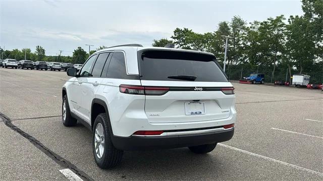 2025 Jeep Grand Cherokee GRAND CHEROKEE LAREDO X 4X4