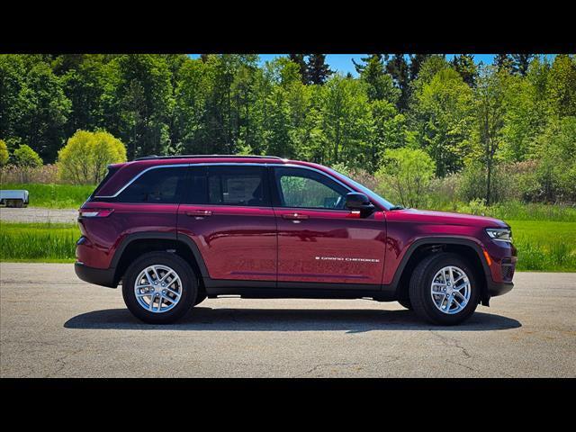 2025 Jeep Grand Cherokee GRAND CHEROKEE LAREDO X 4X4