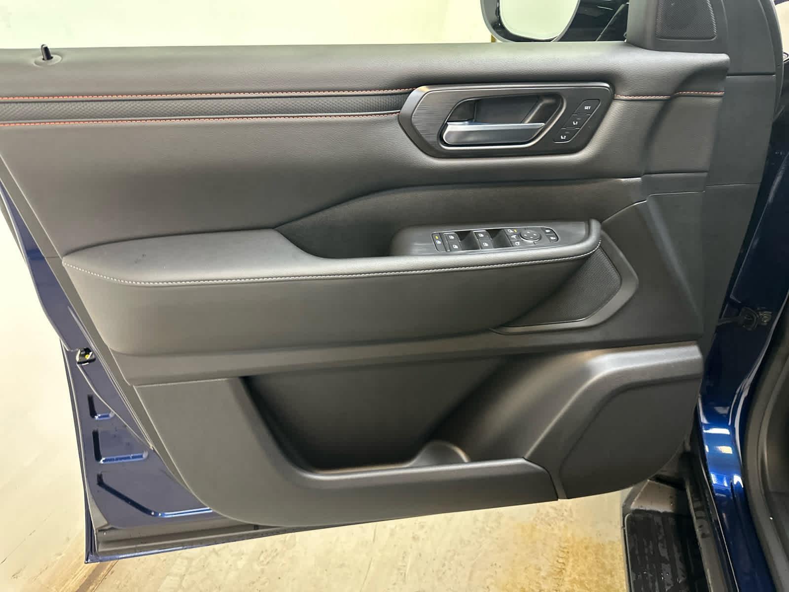 2025 Nissan Armada PRO-4X - Photo 18