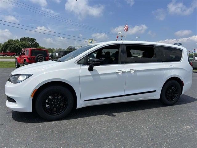 2025 Chrysler Voyager VOYAGER LX