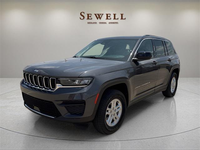 2023 Jeep Grand Cherokee Laredo 4x2