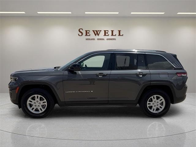 2023 Jeep Grand Cherokee Laredo 4x2