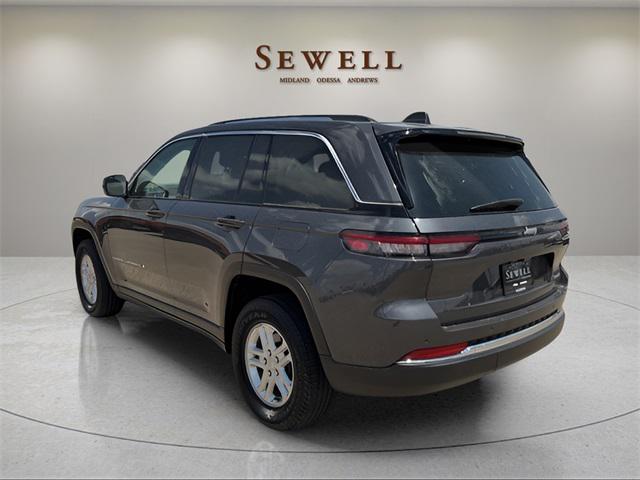 2023 Jeep Grand Cherokee Laredo 4x2