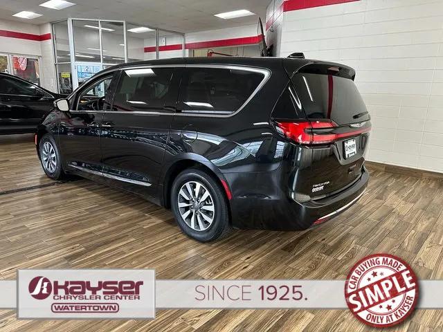 2023 Chrysler Pacifica Hybrid Limited