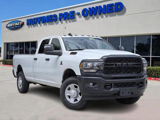 2023 RAM 3500 Tradesman Crew Cab 4x4 8 Box