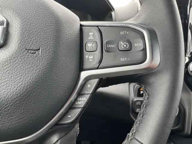 2025 Ram 1500 Big Horn Crew Cab 4x4 5'7" Box