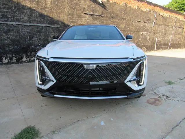 2025 Cadillac iQ Luxury w/1SC