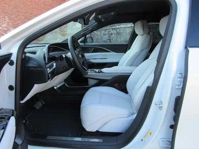 2025 Cadillac iQ Luxury w/1SC