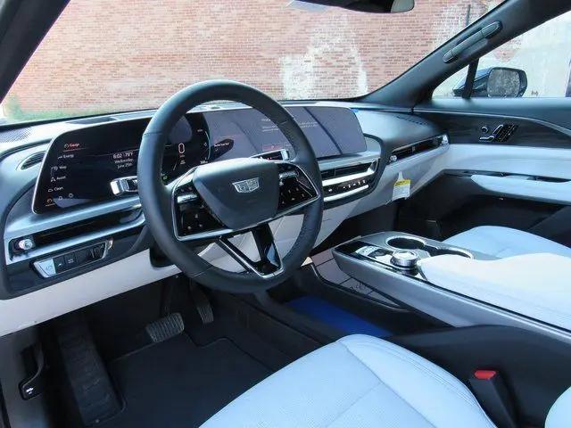 2025 Cadillac iQ Luxury w/1SC