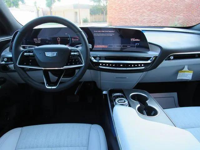 2025 Cadillac iQ Luxury w/1SC