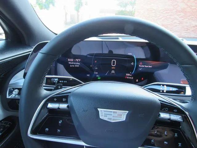 2025 Cadillac iQ Luxury w/1SC