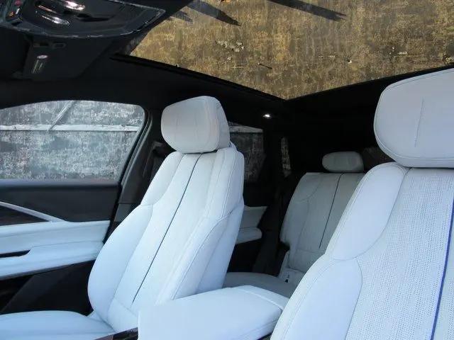 2025 Cadillac iQ Luxury w/1SC