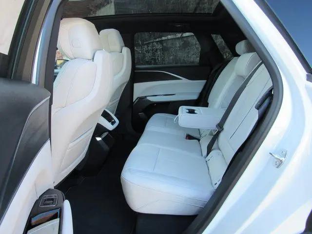 2025 Cadillac iQ Luxury w/1SC