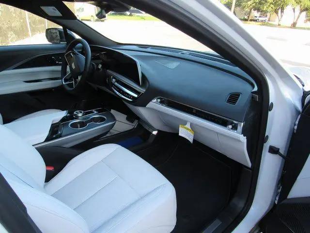 2025 Cadillac iQ Luxury w/1SC