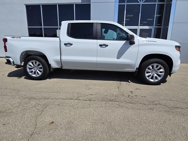 2022 Chevrolet Silverado 1500 4WD Crew Cab Short Bed Custom