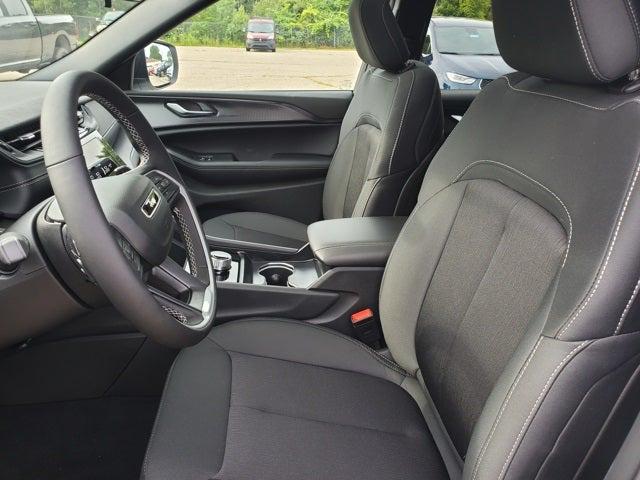 2025 Jeep Grand Cherokee GRAND CHEROKEE L LAREDO X 4X4