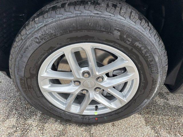2025 Jeep Grand Cherokee GRAND CHEROKEE L LAREDO X 4X4