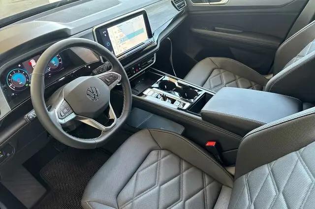 2025 Volkswagen Atlas Cross Sport 2.0T SE w/Technology