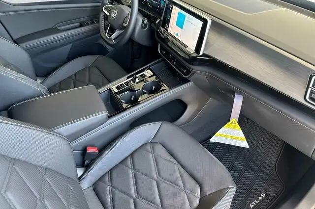 2025 Volkswagen Atlas Cross Sport 2.0T SE w/Technology