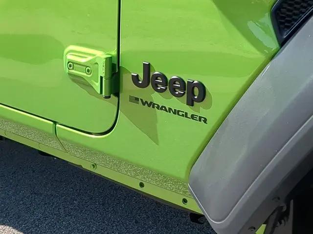 2025 Jeep Wrangler 4-Door Summit 4x4