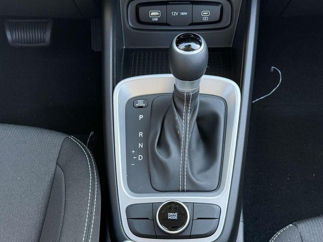 2025 Hyundai Venue SEL - Photo 6