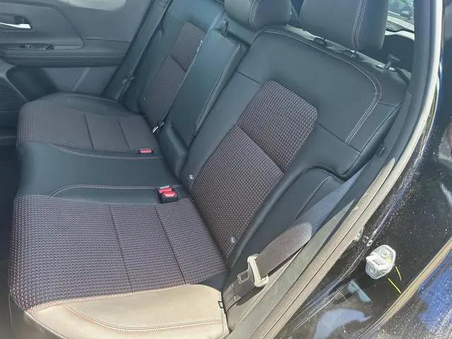 2025 Nissan Kicks SR FWD