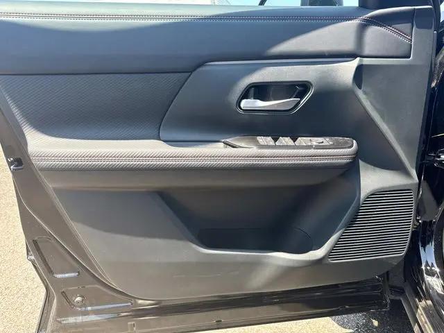 2025 Nissan Kicks SR FWD