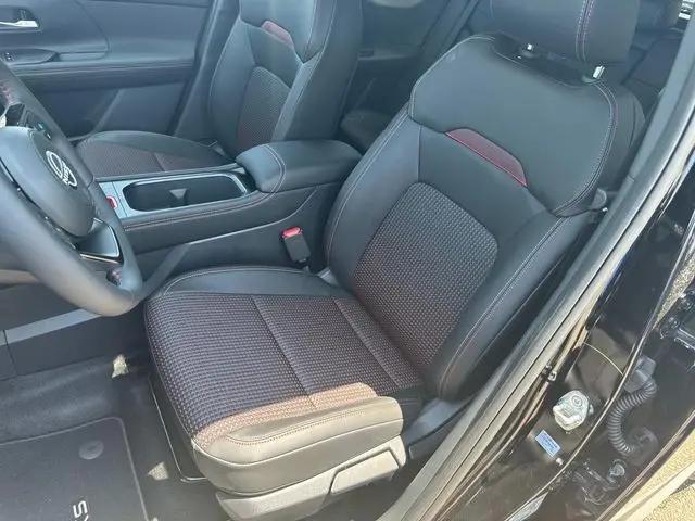 2025 Nissan Kicks SR FWD