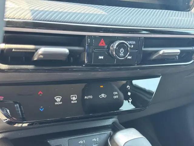 2025 Nissan Kicks SR FWD