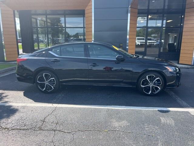 2023 Nissan Altima SR FWD
